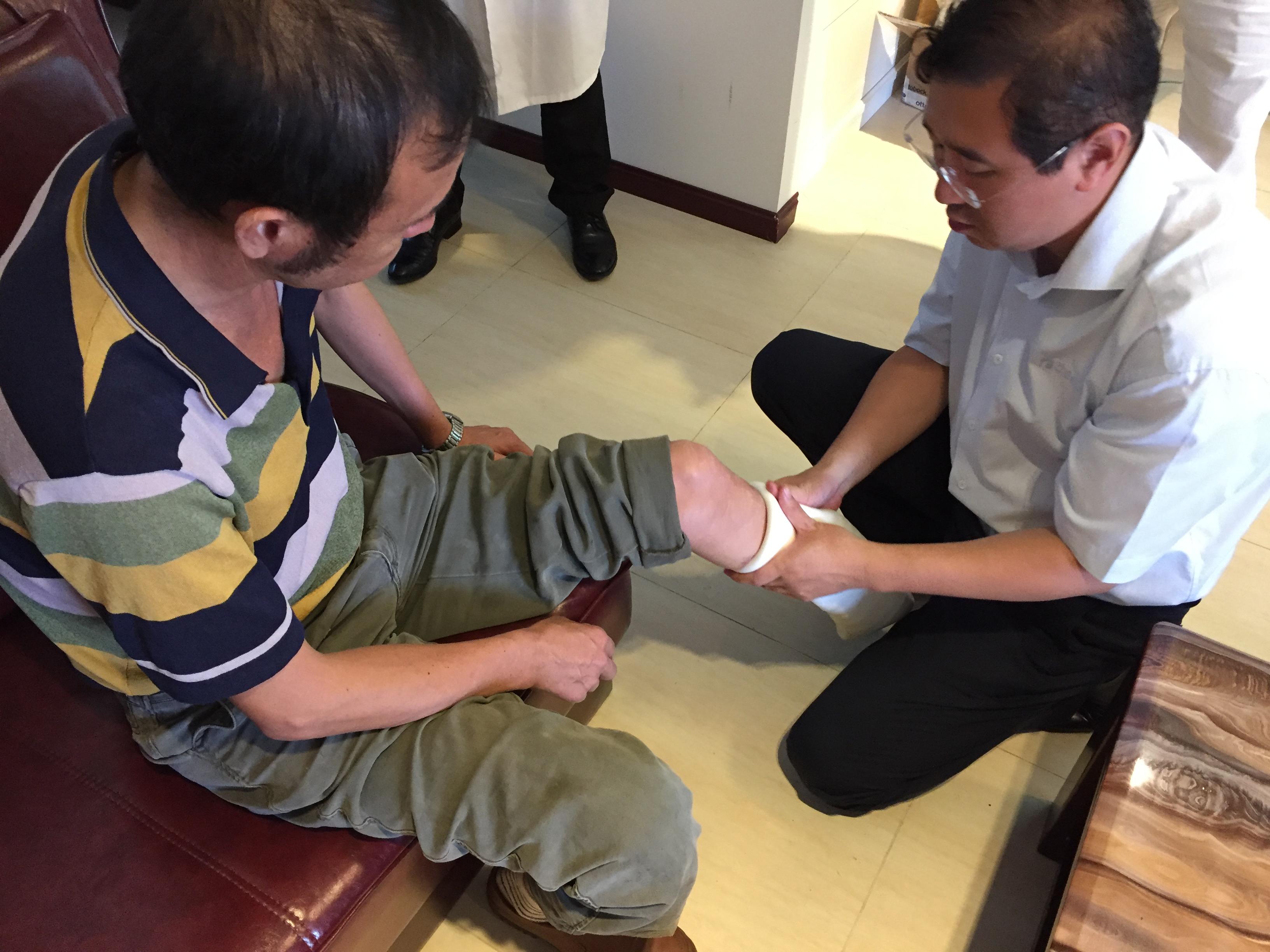 假肢患者進(jìn)行安裝腿部假肢矯形器時注意哪些事項(xiàng)(圖1) 假肢患者進(jìn)行安裝腿部假肢矯形器時注意哪些事項(xiàng)(圖1)